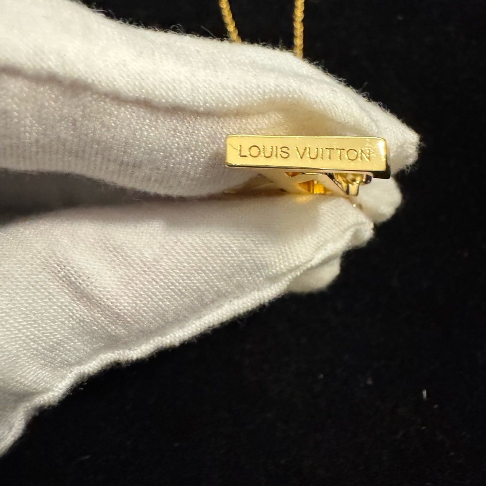 Louis Vuitton Gold Necklace with Iconic LV Pendant M00596 - Picture 6 of 6